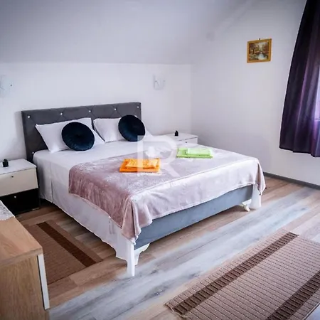 Villa Dalmacija *